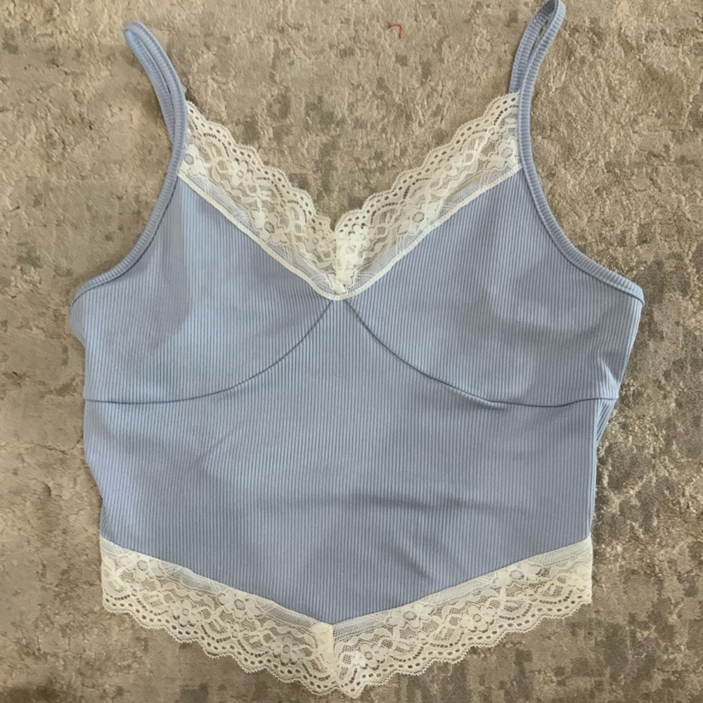 lace V trim cropped tank